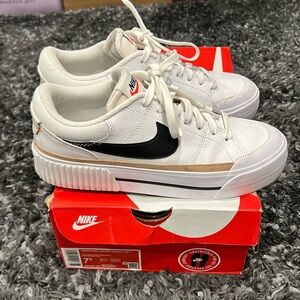 Nike Court Legacy Lift
